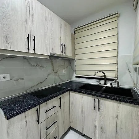 Korca Central Apartment شقة