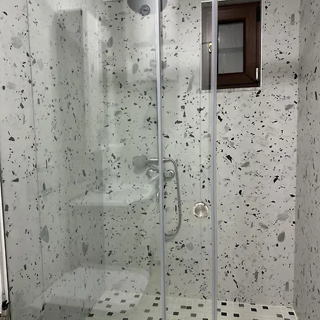 Korca Central Apartment アパート *