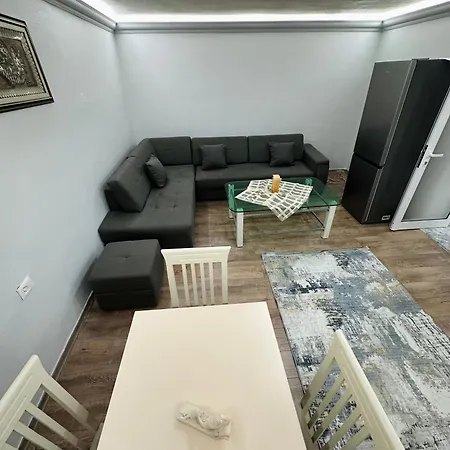アパート Korca Central Apartment コルチャ